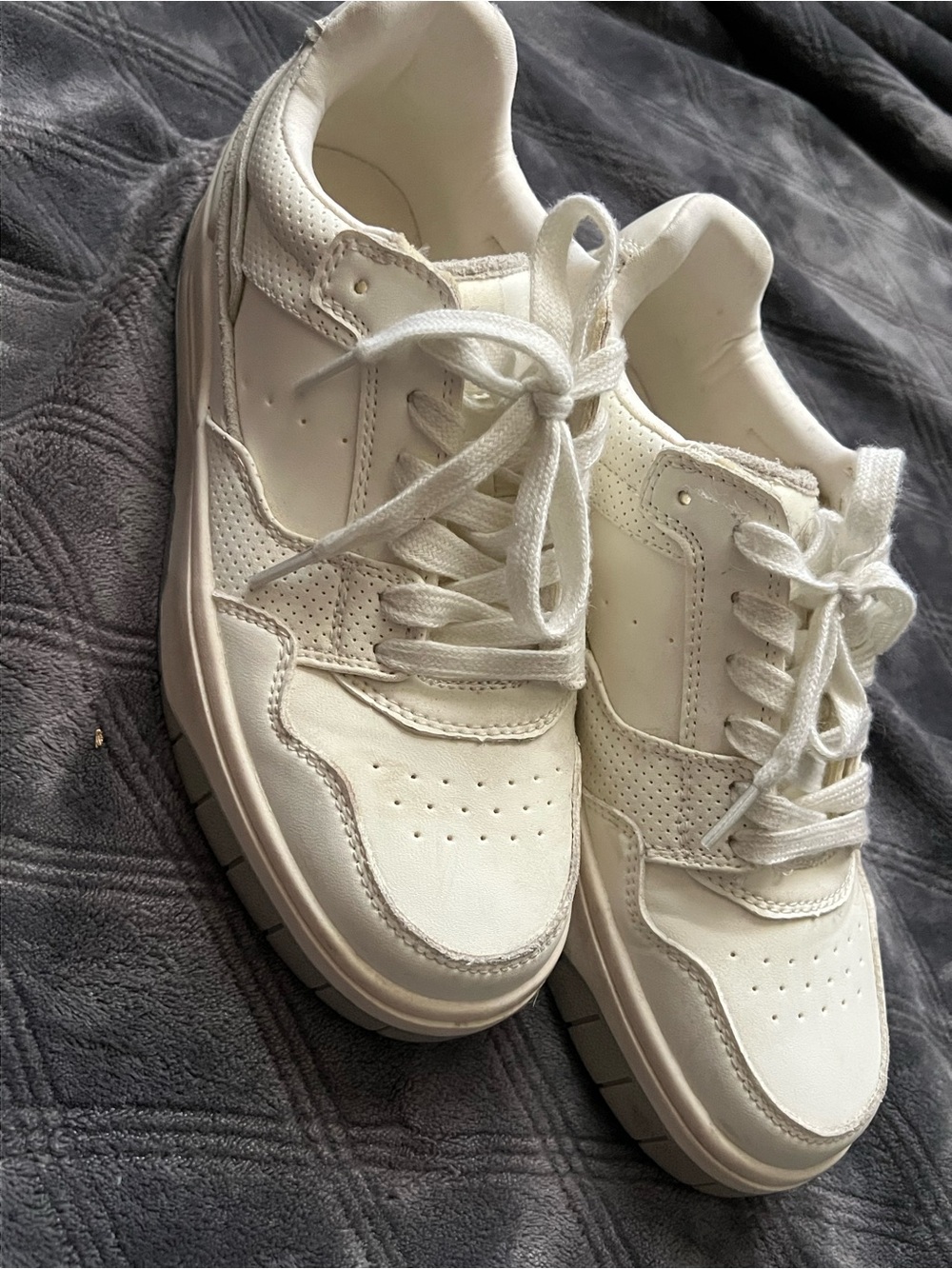 American Eagle Outfitters Men's White Low-Profile Sneakers